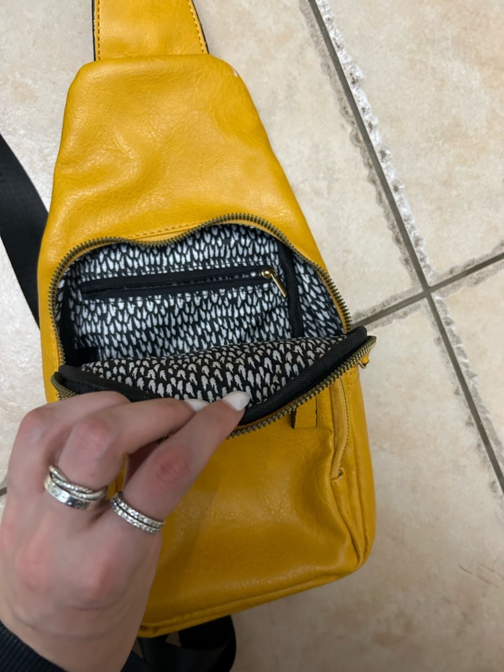 Yellow Leather Sling Travel Bag - Unbranded - Picture 3 of 6